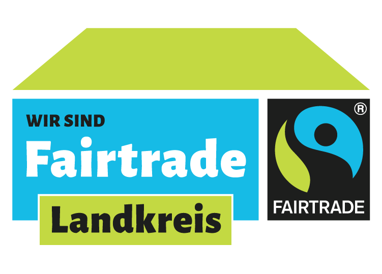 Das Bild zeigt das Fairtrade-Towns-Logo bestehend aus dem Fairtrade-Logo, farbigen Rechtecken und der Aussage "Wir sind Fairtrade Landkreis".