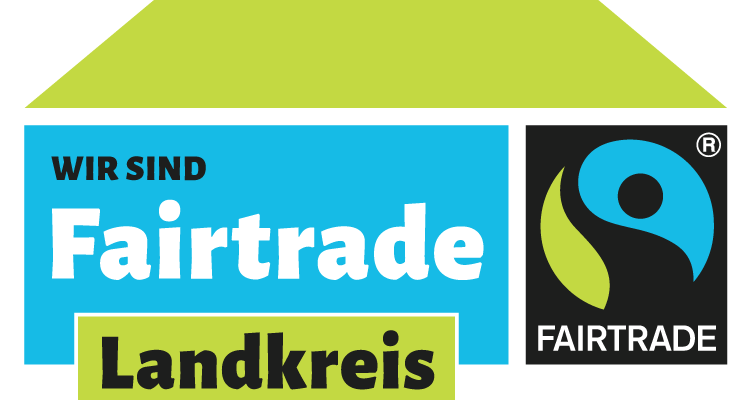 Das Bild zeigt das Fairtrade-Towns-Logo bestehend aus dem Fairtrade-Logo, farbigen Rechtecken und der Aussage "Wir sind Fairtrade Landkreis".